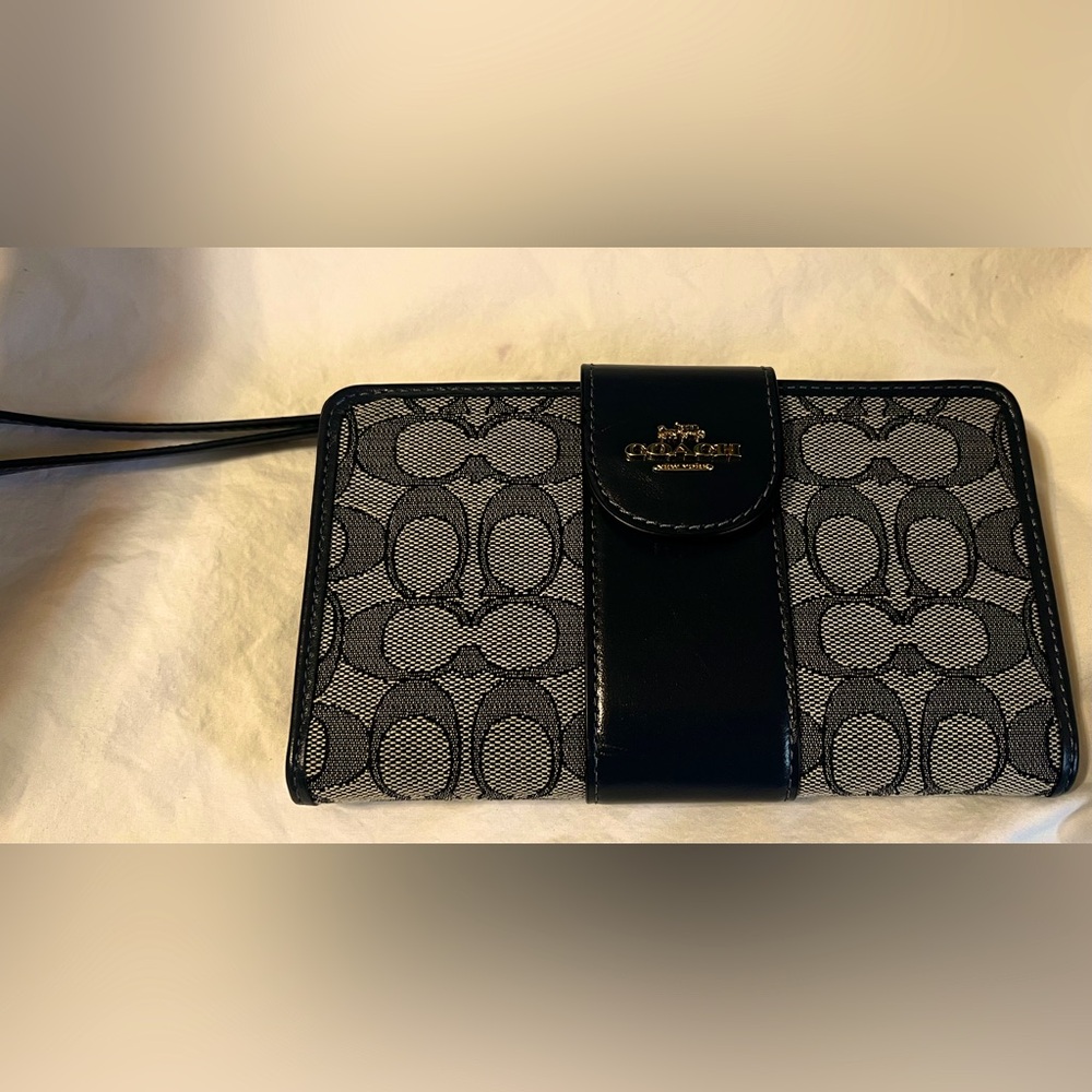 Coach Phone Wallet In Signature Jacquard - Navy